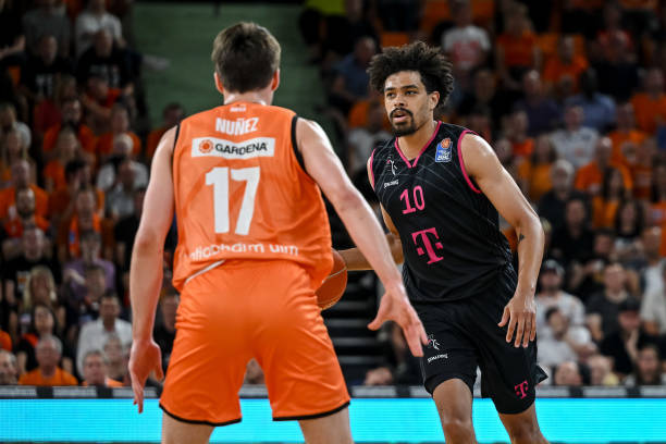 球场上的表 球场上的表